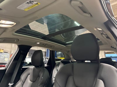 2023 Volvo XC60 Recharge Plug-In Hybrid T8 Plus Bright Theme