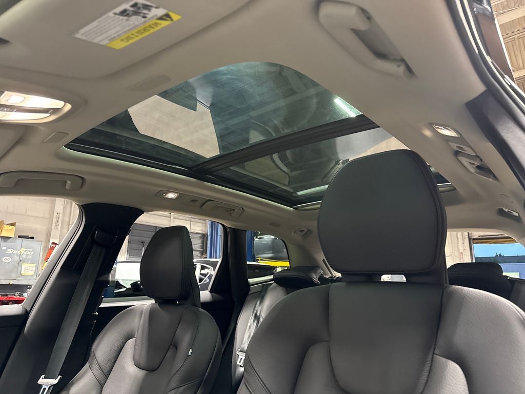 2023 Volvo XC60 Recharge Plug-In Hybrid T8 Plus Bright Theme