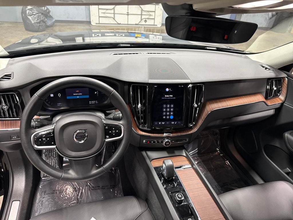 2023 Volvo XC60 Recharge Plug-In Hybrid T8 Plus Bright Theme