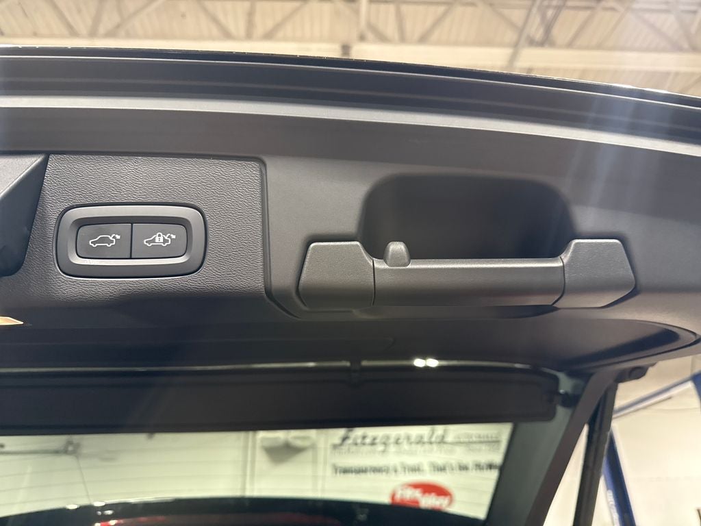 2023 Volvo XC60 Recharge Plug-In Hybrid T8 Plus Bright Theme