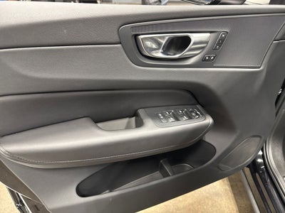 2023 Volvo XC60 Recharge Plug-In Hybrid T8 Plus Bright Theme