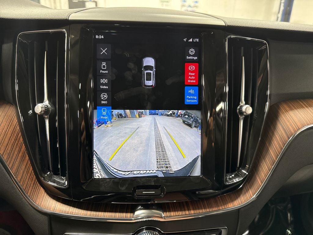 2023 Volvo XC60 Recharge Plug-In Hybrid T8 Plus Bright Theme