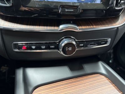 2023 Volvo XC60 Recharge Plug-In Hybrid T8 Plus Bright Theme