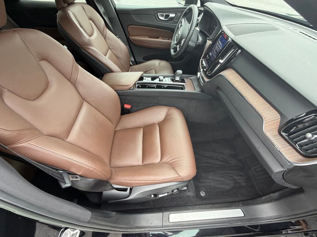 2023 Volvo XC60 B5 Plus Bright Theme