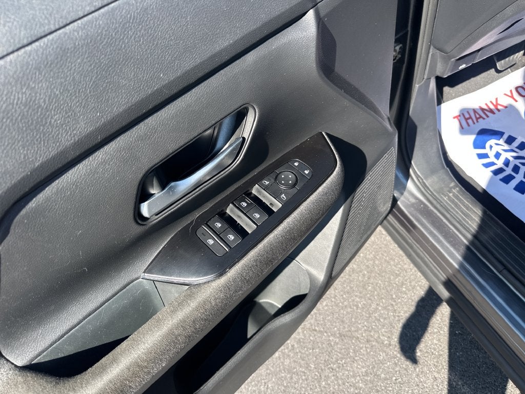 2025 Nissan Kicks MPV SV