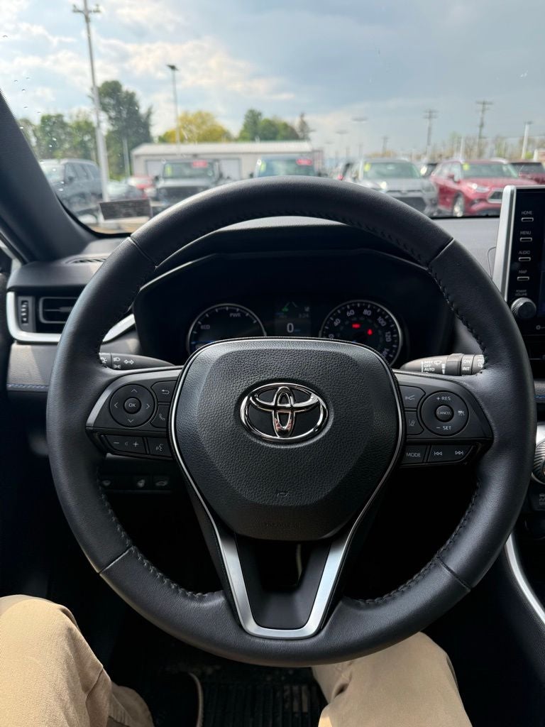 2022 Toyota RAV4 HYBRID SE