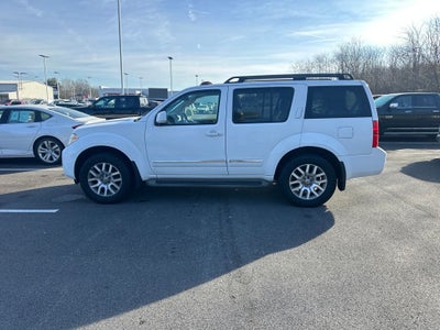 2012 Nissan Pathfinder LE