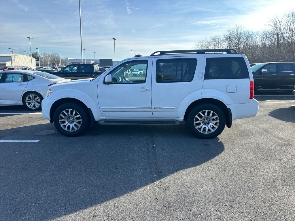 2012 Nissan Pathfinder LE