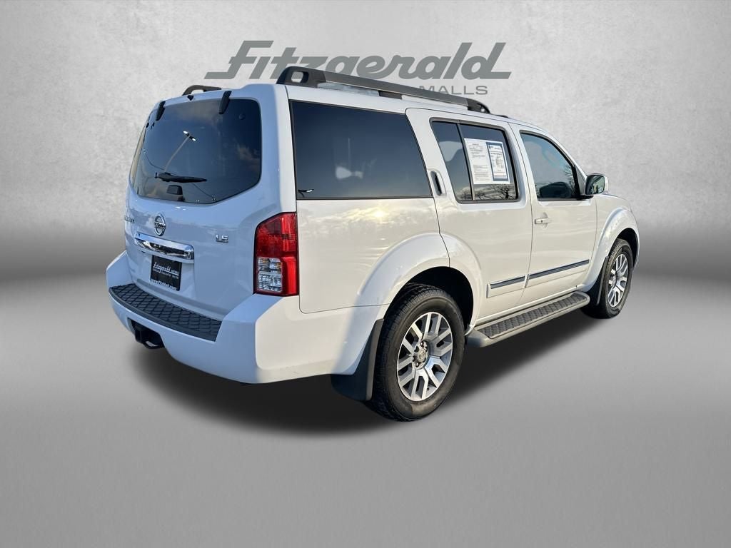 2012 Nissan Pathfinder LE