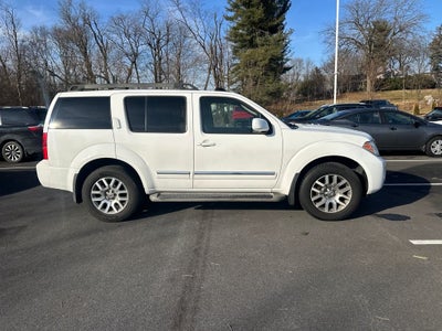 2012 Nissan Pathfinder LE