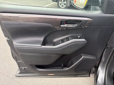2021 Toyota Highlander Hybrid Platinum