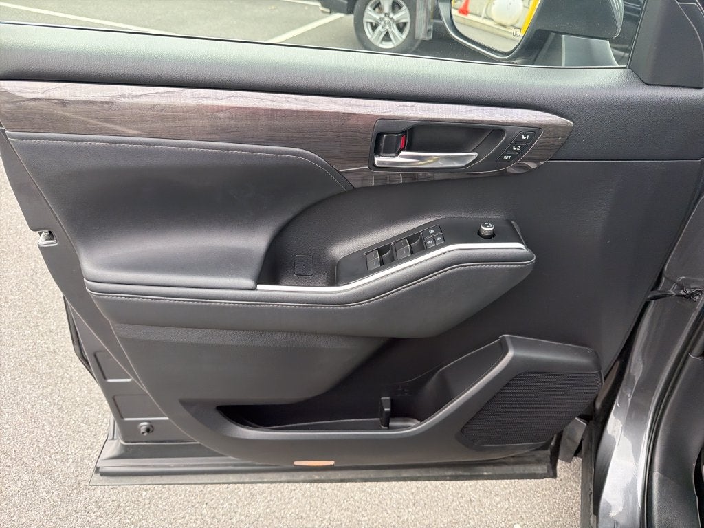 2021 Toyota Highlander Hybrid Platinum