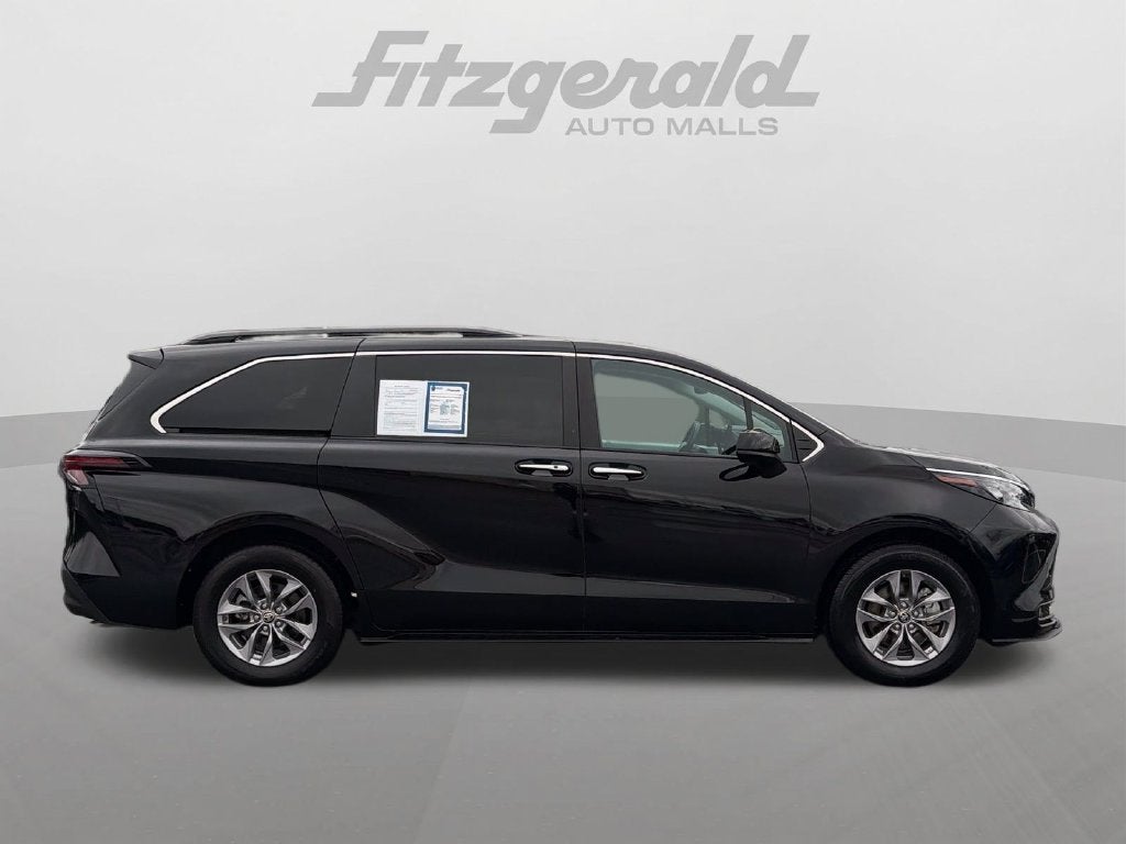 2025 Toyota Sienna XLE 8 Passenger