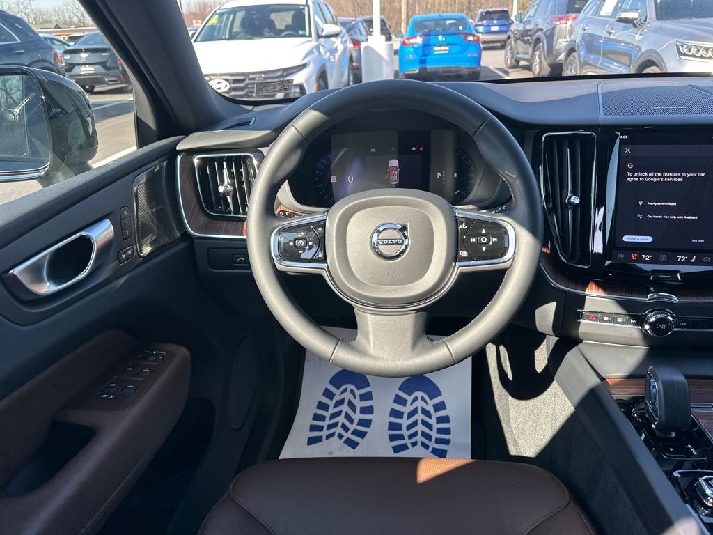 2024 Volvo XC60 B5 Plus Dark Theme