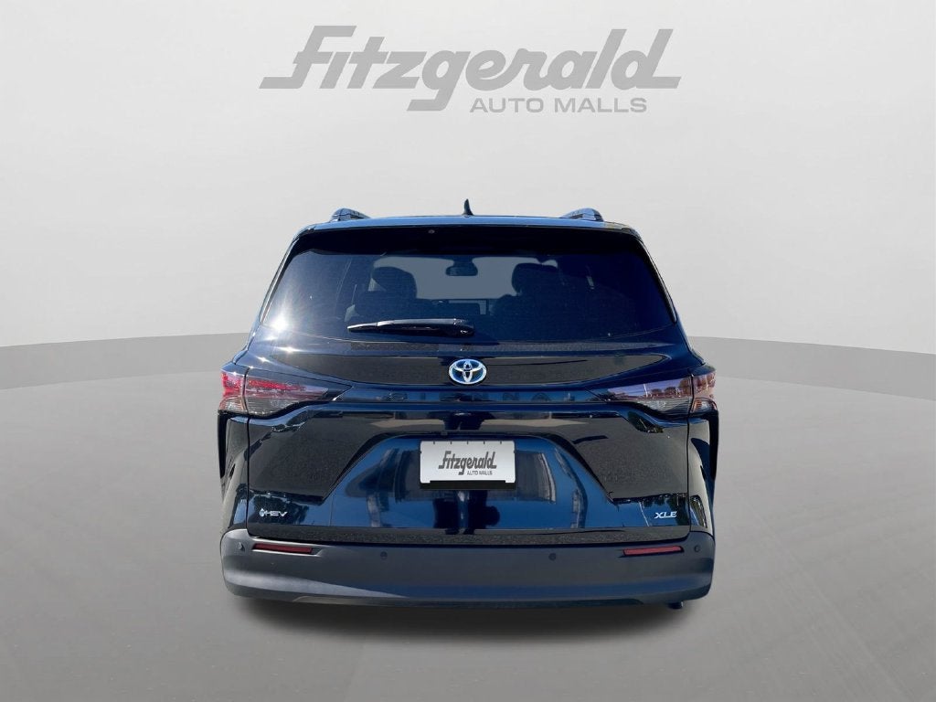 2025 Toyota Sienna XLE 8 Passenger