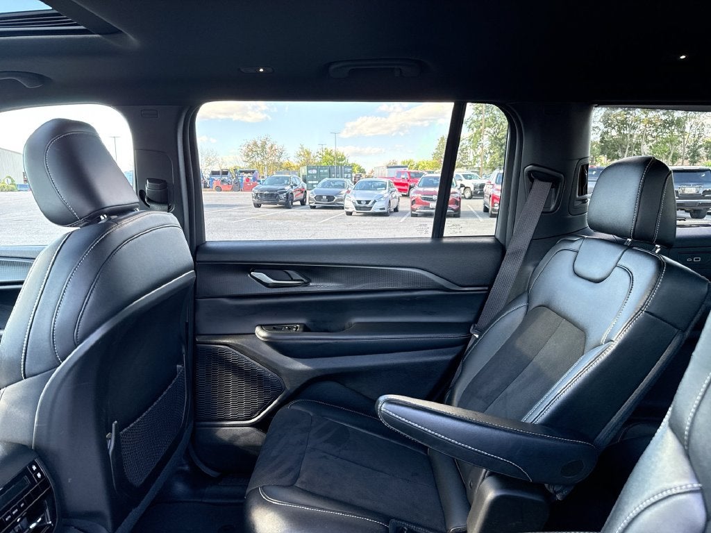 2023 Jeep Grand Cherokee L Altitude 4x4