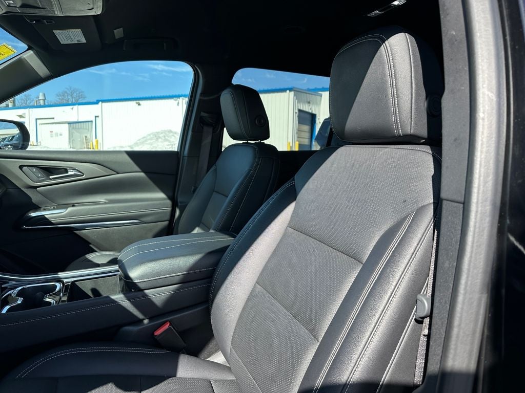 2025 Chevrolet Traverse AWD LT