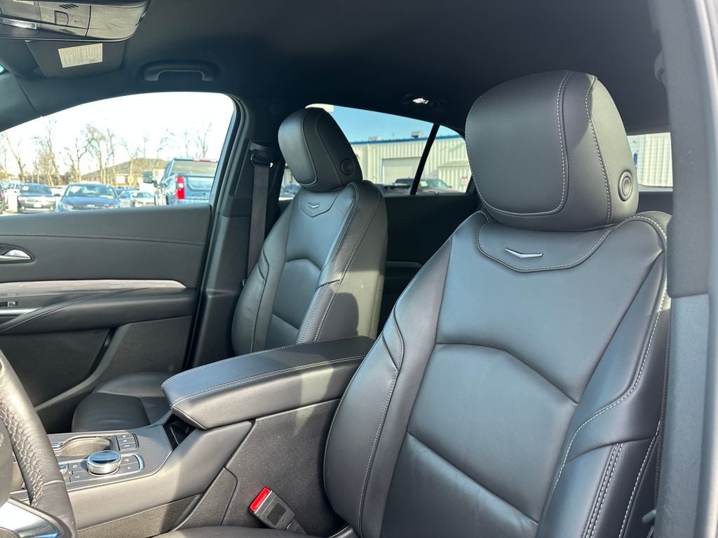 2025 Cadillac XT4 AWD Premium Luxury