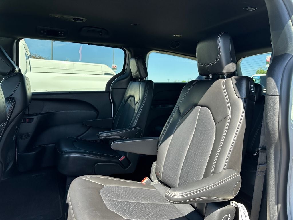 2025 Chrysler Pacifica Select