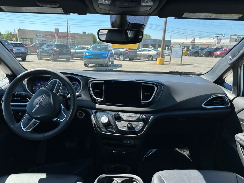 2025 Chrysler Pacifica Select