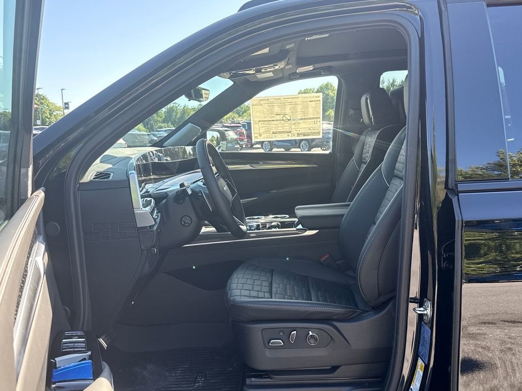 2026 Cadillac Escalade V-Series - Photo 14