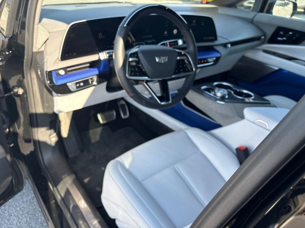 2025 Cadillac OPTIQ Luxury 1