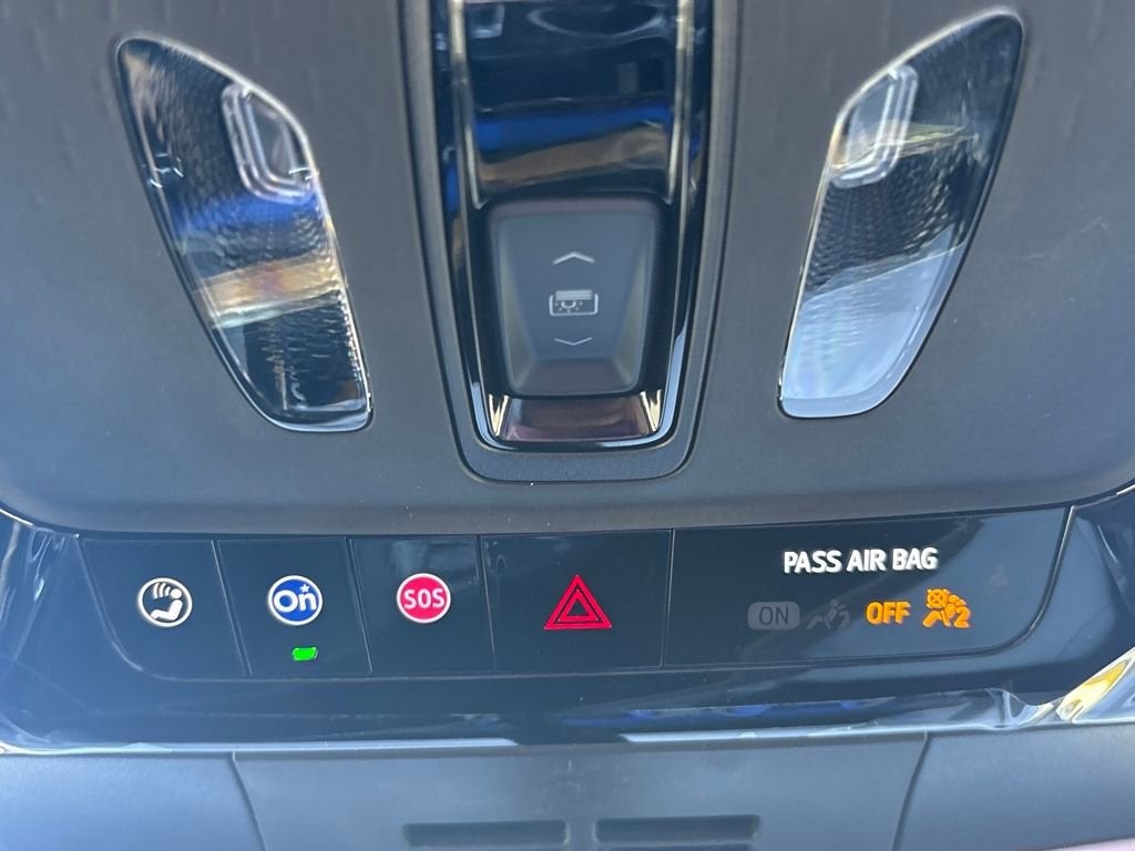 2025 Cadillac OPTIQ Luxury 1