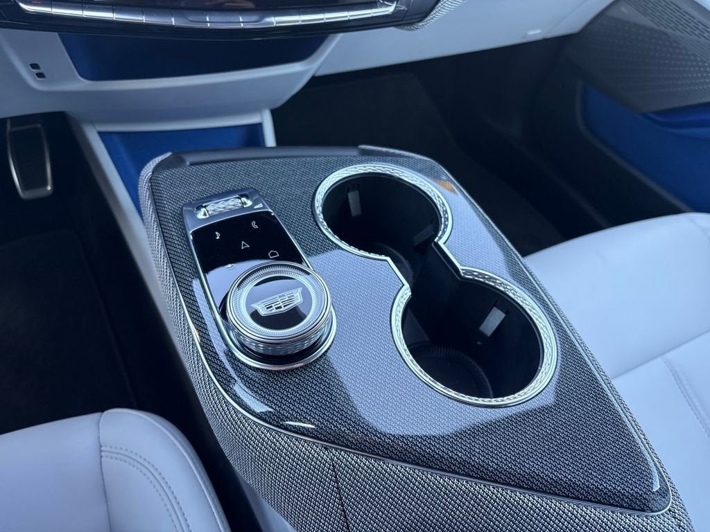 2025 Cadillac OPTIQ Luxury 1