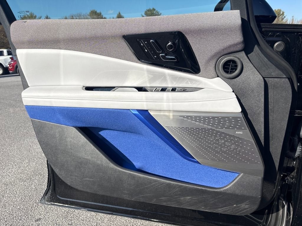 2025 Cadillac OPTIQ Luxury 1