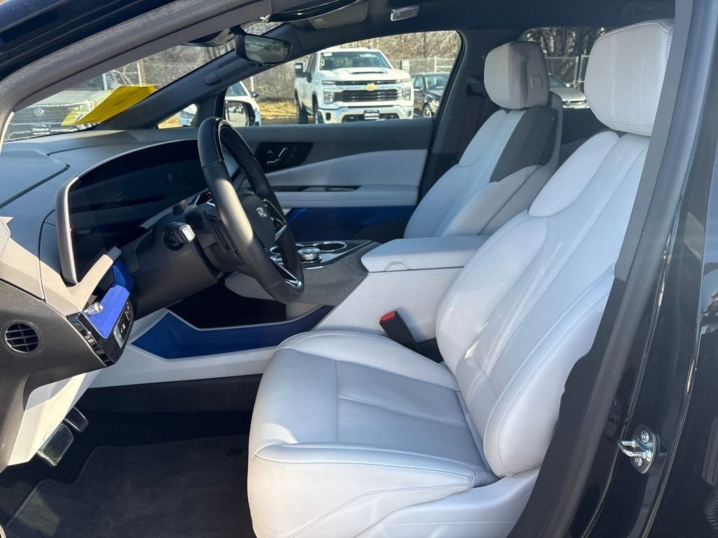 2025 Cadillac OPTIQ Luxury 1