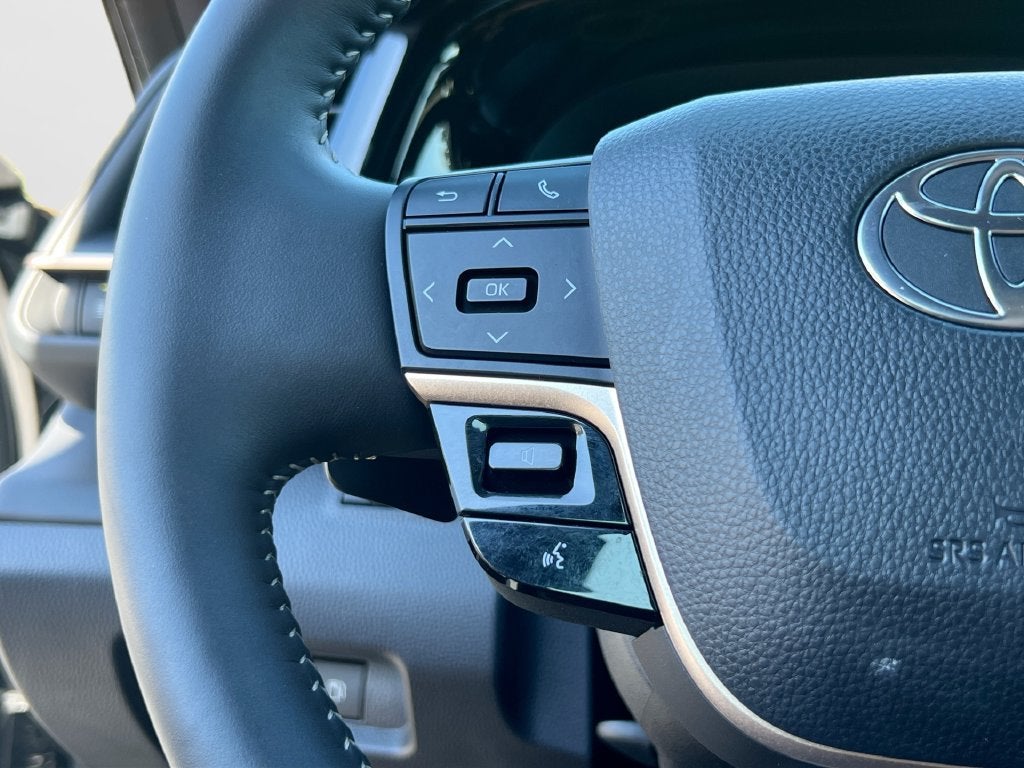 2025 Toyota Crown Signia XLE