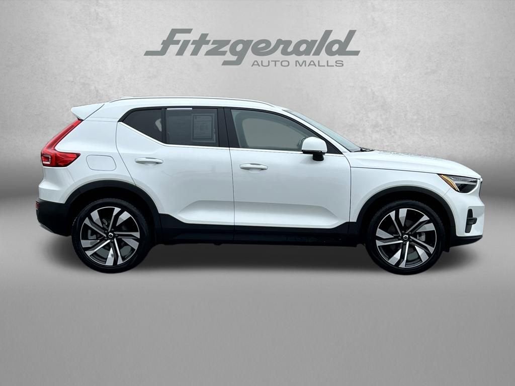2023 Volvo XC40 Plus Bright Theme
