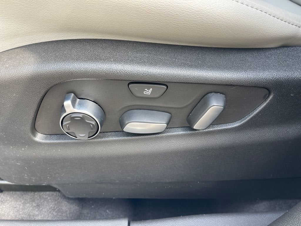 2022 Cadillac XT4 Premium Luxury