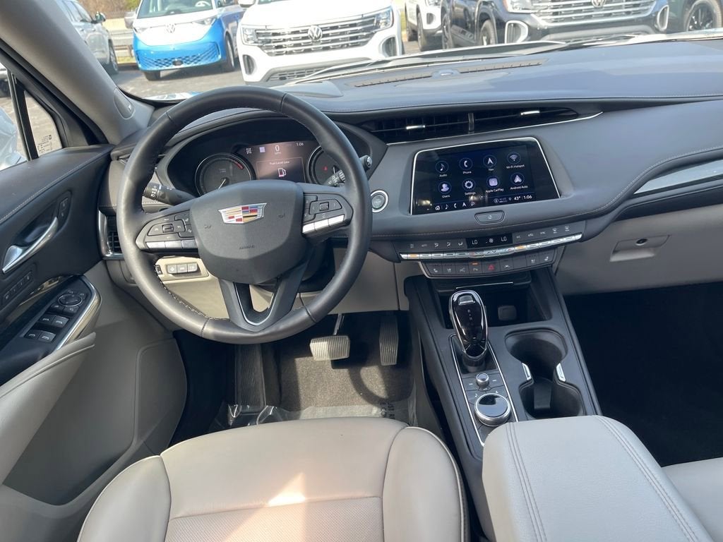 2022 Cadillac XT4 Premium Luxury