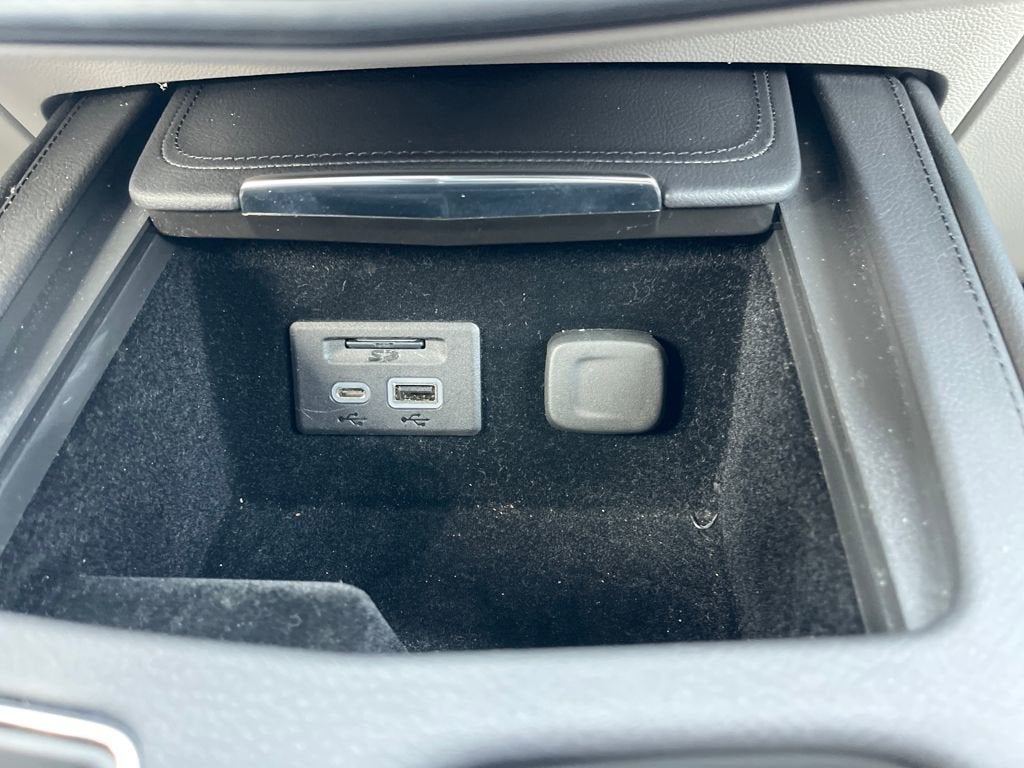 2022 Cadillac XT4 Premium Luxury