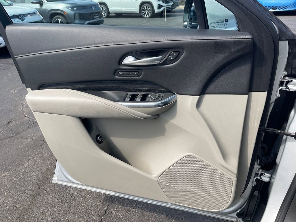 2022 Cadillac XT4 Premium Luxury