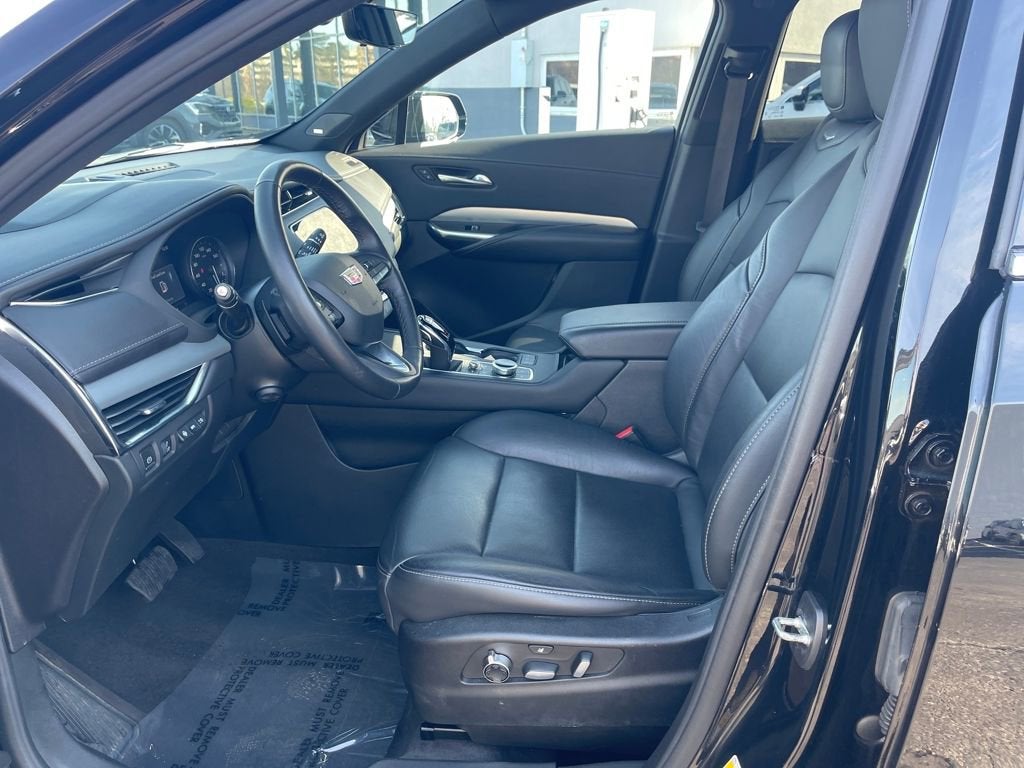 2022 Cadillac XT4 Premium Luxury