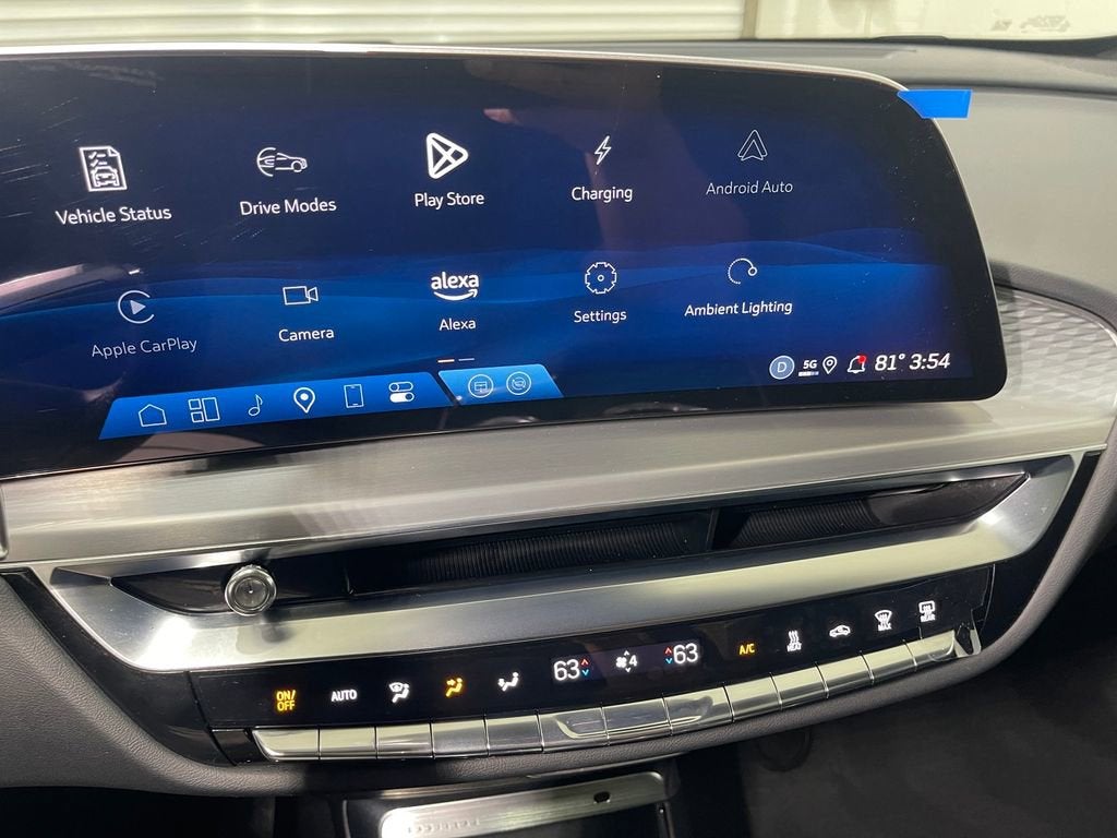 2025 Cadillac LYRIQ Luxury 1