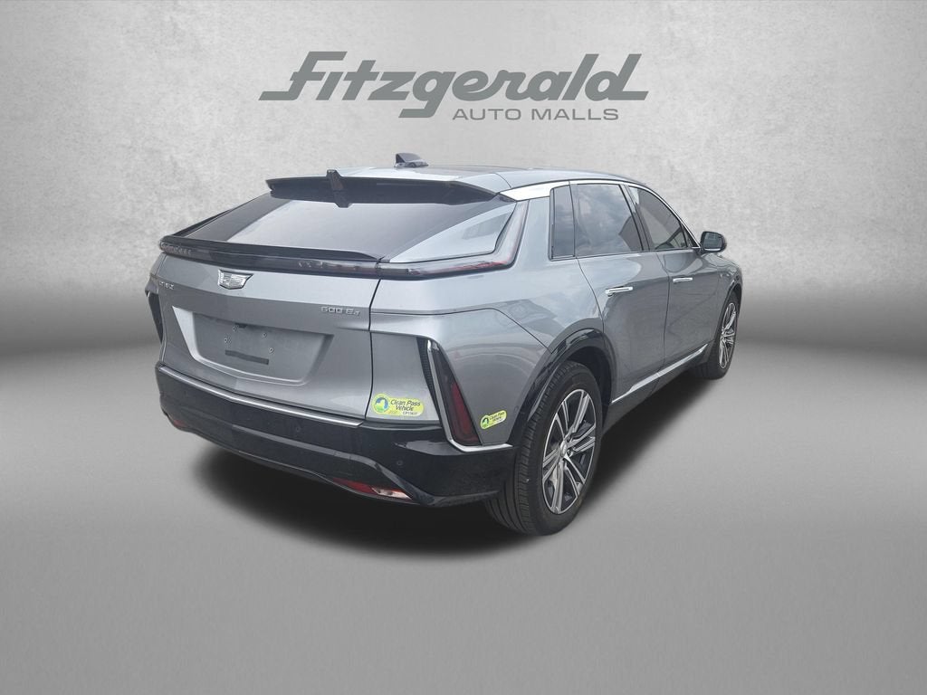 2024 Cadillac LYRIQ Luxury 2