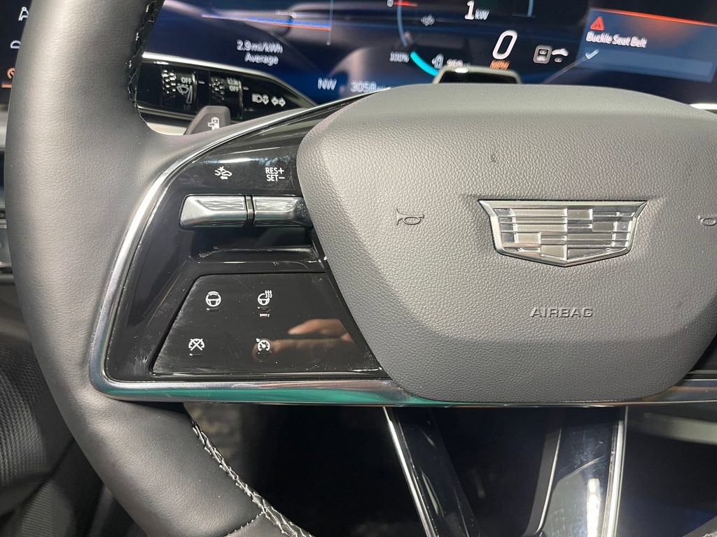 2025 Cadillac LYRIQ Luxury 2