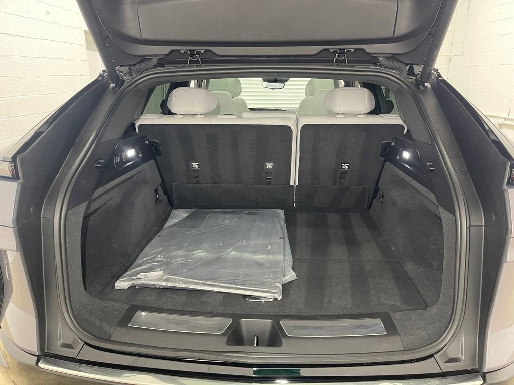 2025 Cadillac LYRIQ Luxury 2