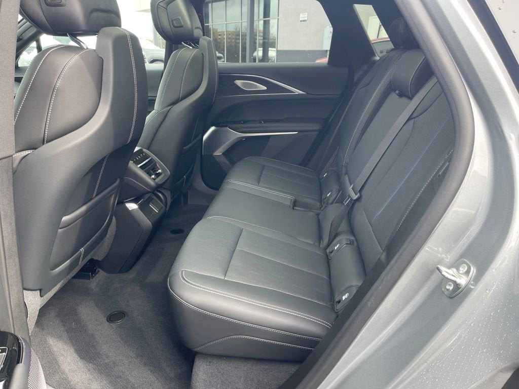 2024 Cadillac LYRIQ Luxury 3