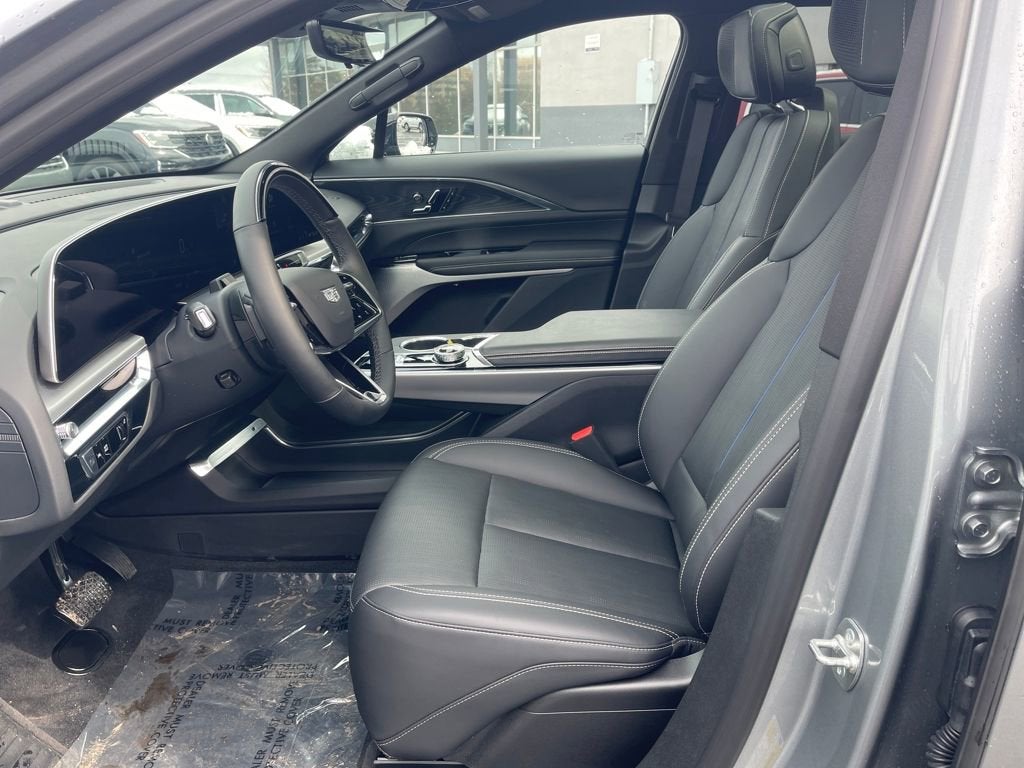 2024 Cadillac LYRIQ Luxury 3