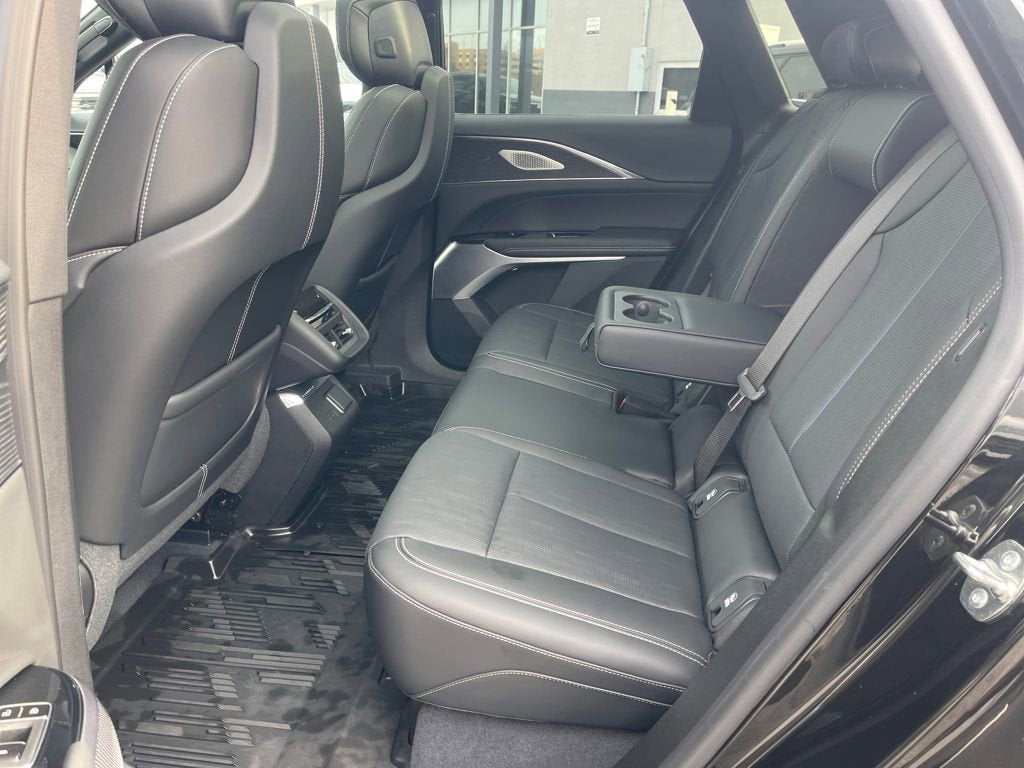 2024 Cadillac LYRIQ Luxury 3