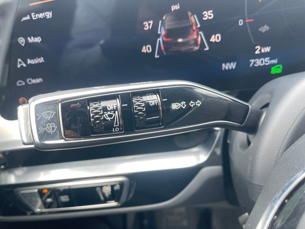 2024 Cadillac LYRIQ Luxury 3