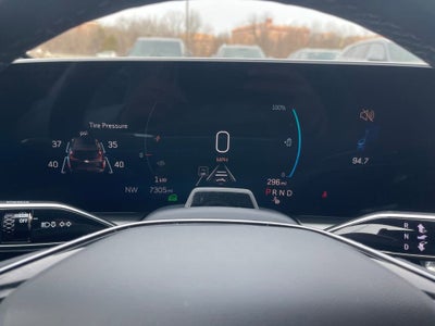 2024 Cadillac LYRIQ Luxury 3