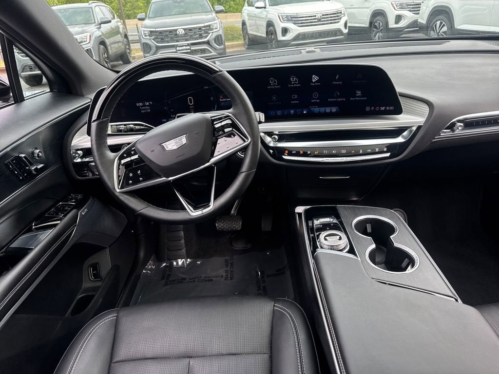 2025 Cadillac LYRIQ Luxury 3