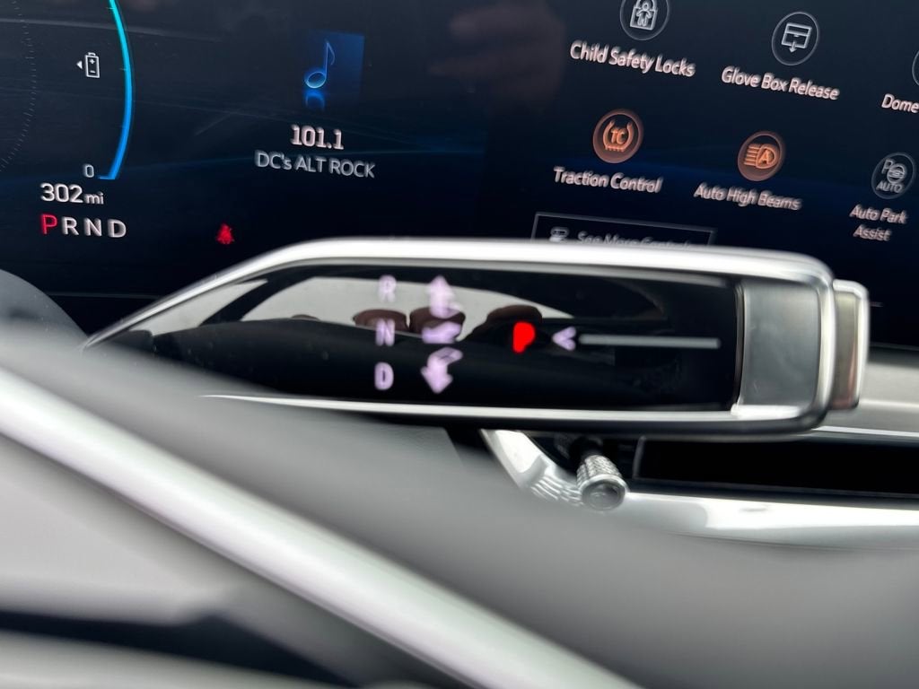 2025 Cadillac LYRIQ Luxury 3