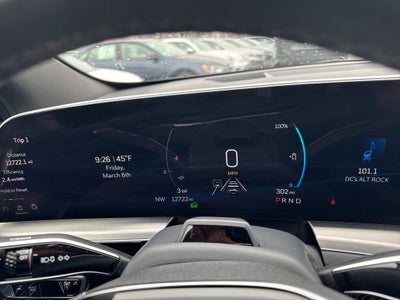 2025 Cadillac LYRIQ Luxury 3