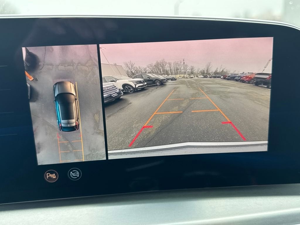 2025 Cadillac LYRIQ Luxury 3